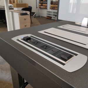 Multicontacto TURN 2, 2 conexiones eléctricas, 2 USB de carga y 1 HDMI, acabado aluminio