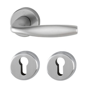 Manijas NEW YORK con bocallave para puerta de recámara, acabado acero inox