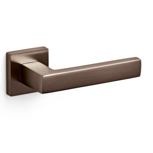 Set de manijas OLIVARI, modelo PLANETA Q, diseño de Luca Casini 2006