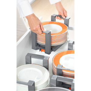 Porta platos Blum ORGA-LINE y AMBIA-LINE para organización de cajones de cocina, color gris
