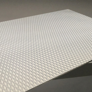 Tapete antideslizante PRISMA, medida 47.5 x 1000 cm, color gris