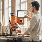 Máquina neumática MINIPRESS P, con complemento EASYSTICK, para instalación de bisagras