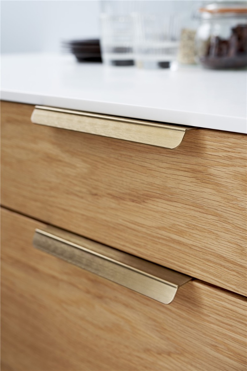 Jaladera ACCENT, 200 mm. de longitud, centros a 160 mm. Material Aluminio, Acabado LATÓN CEPILLADO