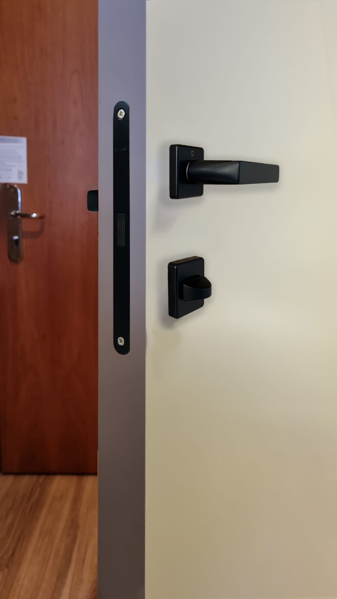 Set de manija DALLAS y cerradura POLARIS para puerta de baño, acabado negro mate