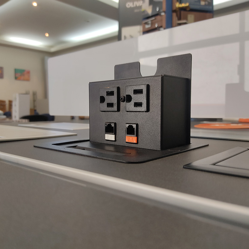 Multicontacto DATA, 2 conexiones electricas, 1 puerto de voz, 1 puerto de datos