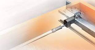 Estabilizadores laterales, largo nominal de 400 mm, ancho del mueble 1400 mm, extensión total, gris polvo