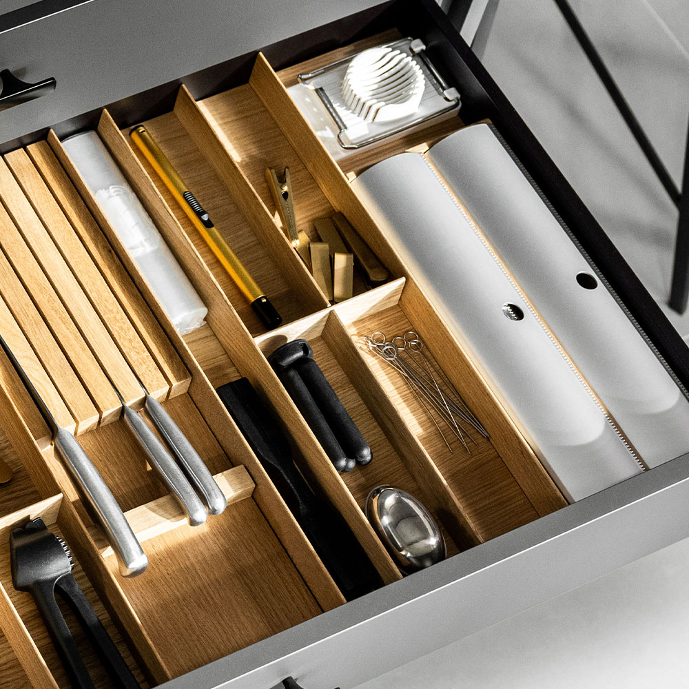 Organizador cubertero con porta rollos para cajones de cocina encino blanco 