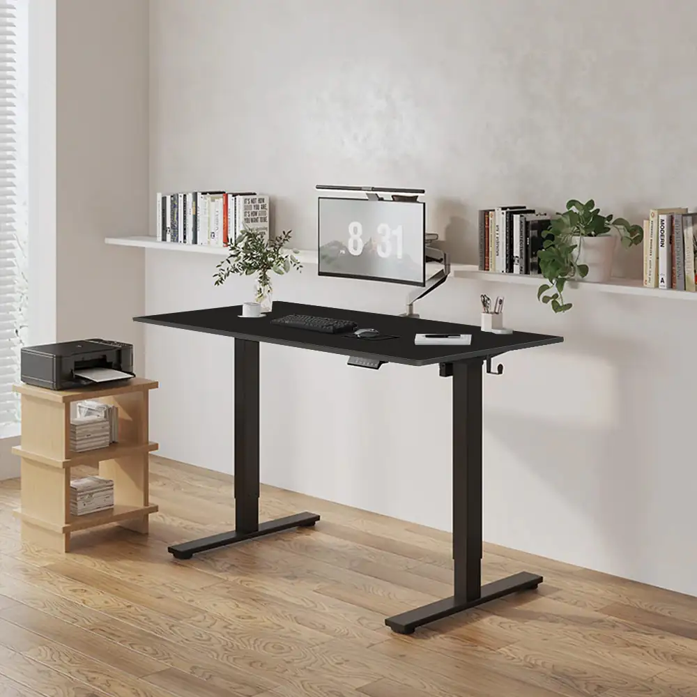 Escritorio elevable CYMISA color negro, escritorio ajustable para oficina y casa