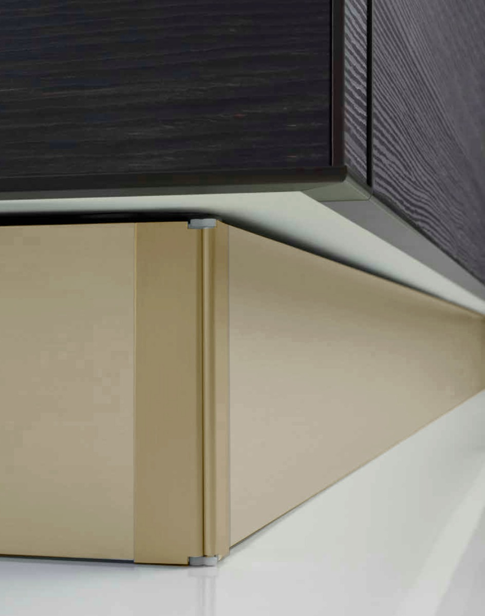 Zoclo FUTURE para gabinetes de cocina, acabado oro pulido