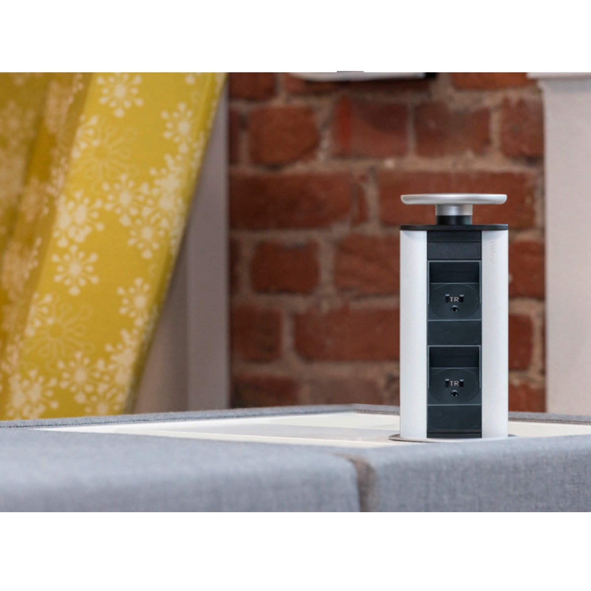 Multicontacto extraíble de torre EVOLINE PORT sobre cubierta, 3 sockets, acabado inox mate