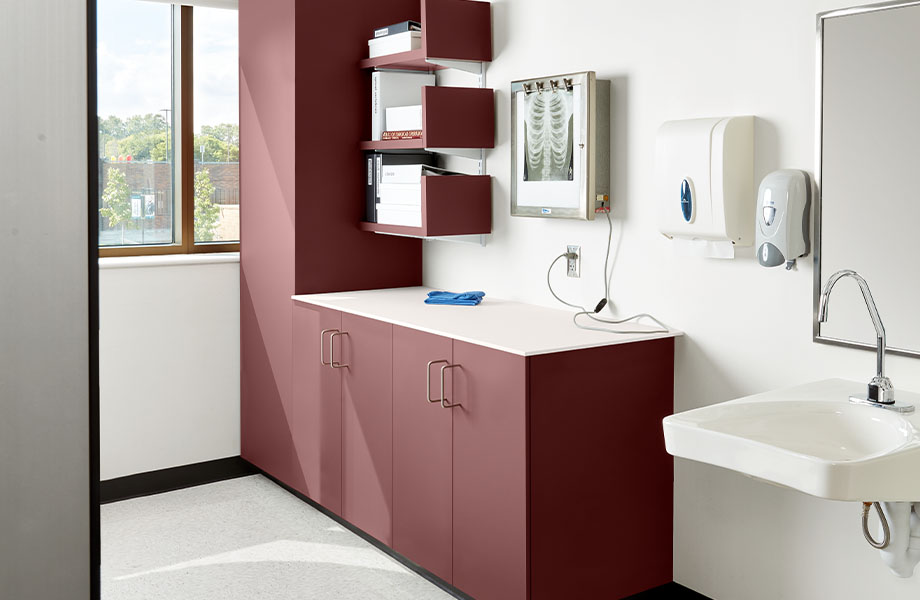 Tablero de MDF con laminado FENIX, Rosso Jaipur y trascara HPL Night Shade, formato 1.22 x 2.44 m