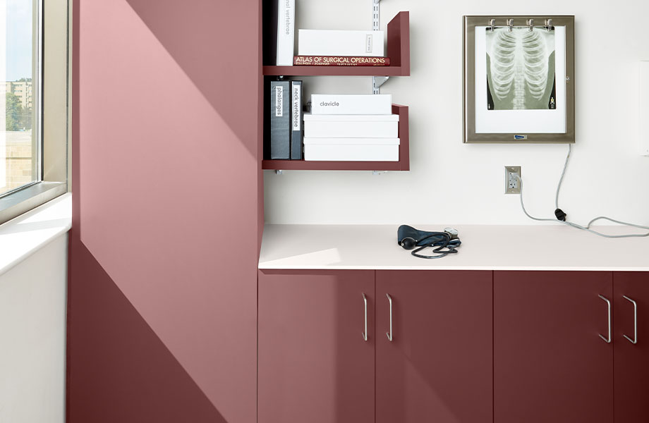 Tablero de MDF con laminado FENIX, Rosso Jaipur y trascara HPL Night Shade, formato 1.22 x 2.44 m