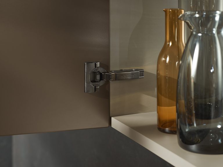 Bisagra CLIP top BLUMOTION 110° (medio cubrimiento) con muelle, montaje interior, versión INSERTA, negro onix