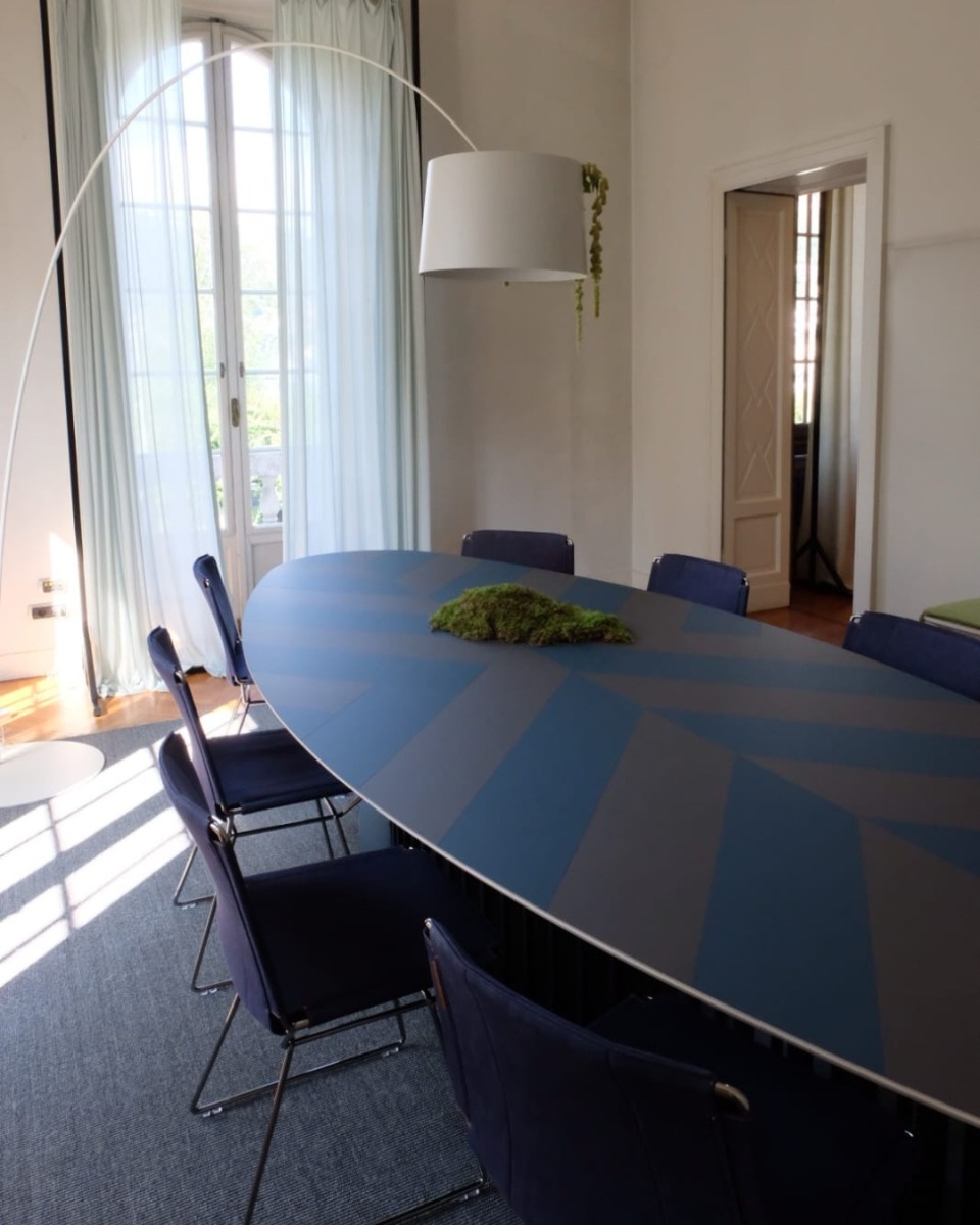 Tablero de MDF con laminado FENIX, Grigio Aragona y trascara HPL Graphite, formato 1.22 x 2.44 m