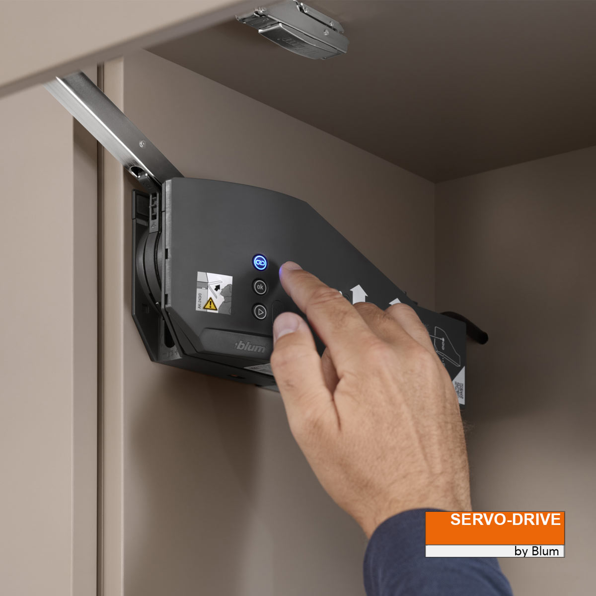 AVENTOS HF top SERVO-DRIVE | Sistema abatible para apertura de puerta con cierre suave