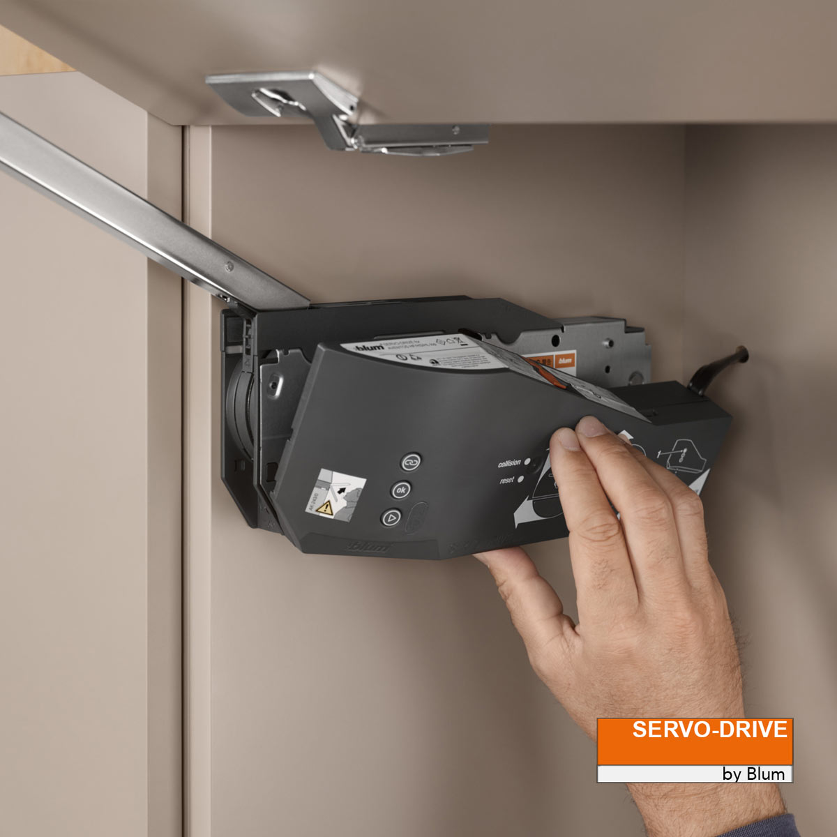 AVENTOS HF top SERVO-DRIVE | Sistema abatible para apertura de puerta con cierre suave