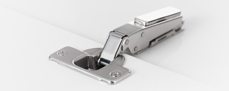 Bisagra de 95° para puerta de hasta 36 mm de grosor