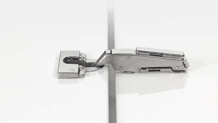 Bisagra de 95° para puerta de hasta 36 mm de grosor