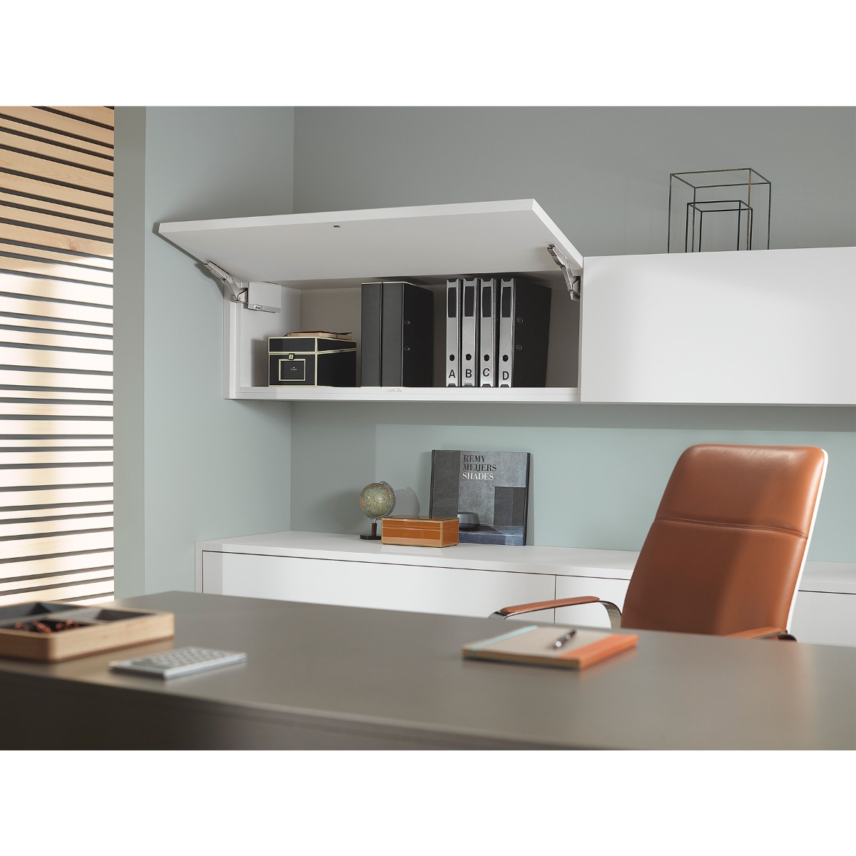 AVENTOS HK top | Sistema abatible para apertura de puerta con cierre suave