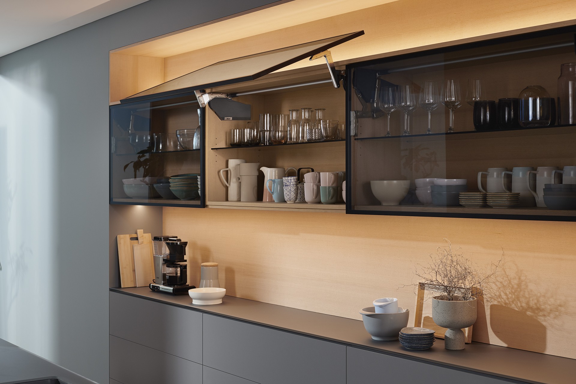 Tapas para AVENTOS HS SERVO-DRIVE, color gris oscuro, incluye 2 activadores y 6 distanciadores 