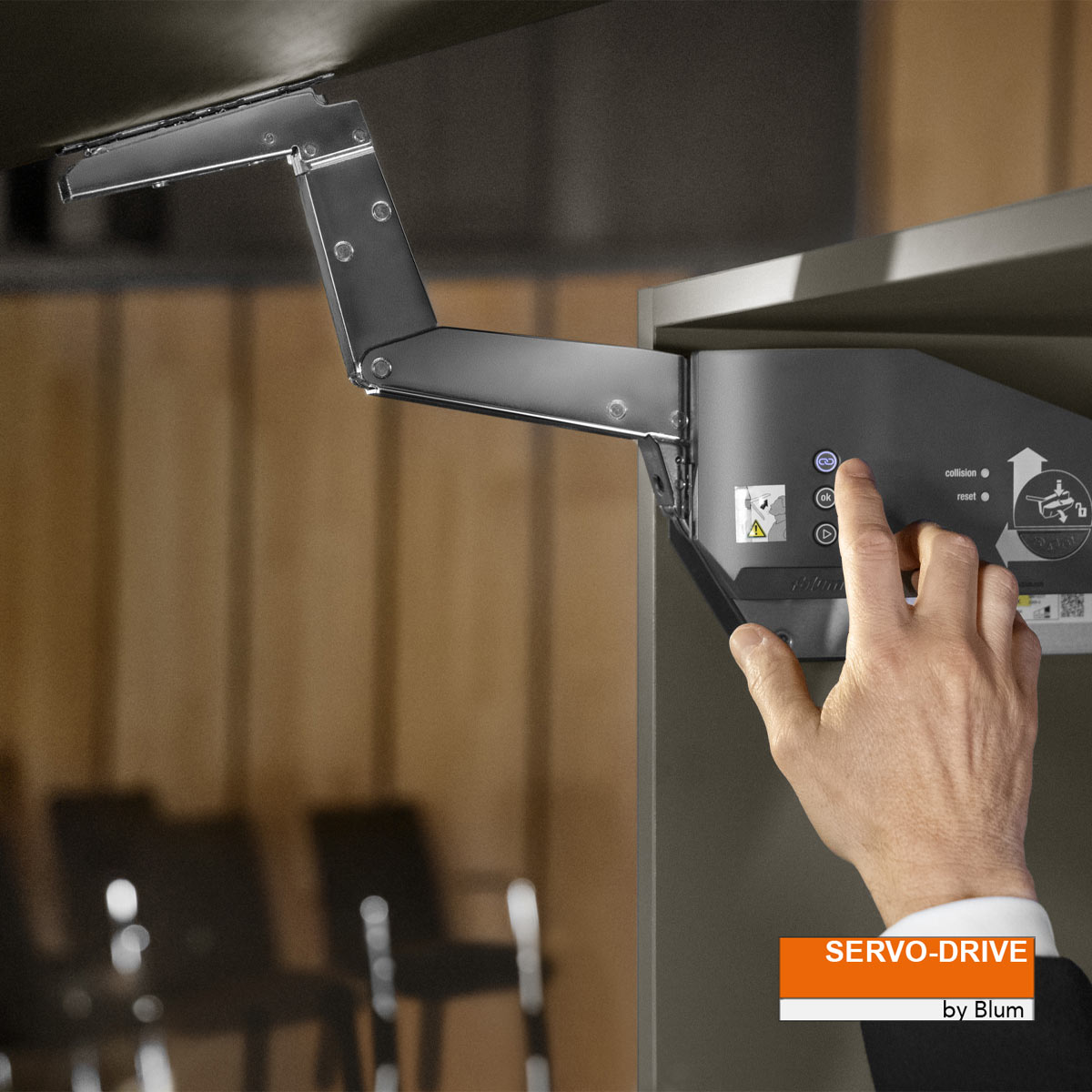 AVENTOS HS top SERVO-DRIVE | Sistema abatible para apertura de puerta de mueble con cierre suave