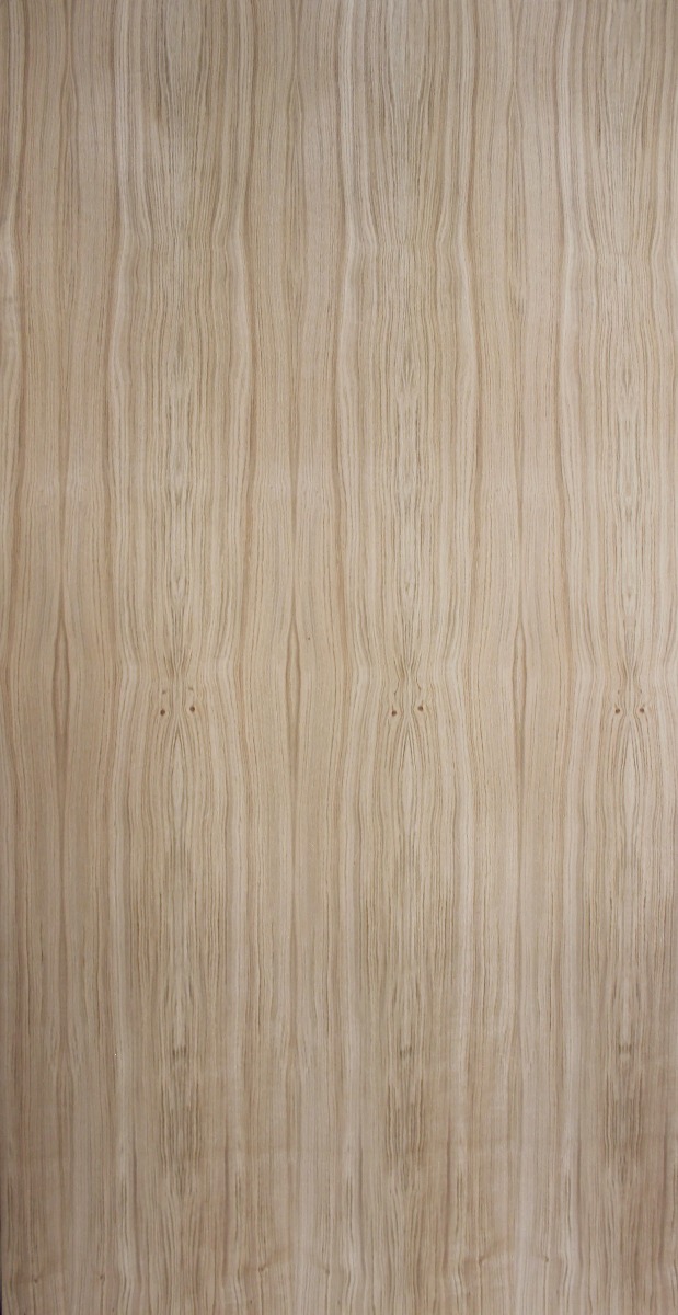 Sabana de chapa natural de ROBLE EUROPEO Rayado, medida de 1.27 x 2.50 m.