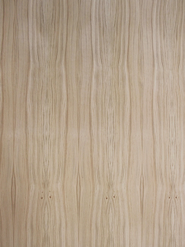 Detalle de Sábana de chapa natural de Roble Europeo Rayado