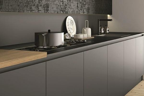 Tablero de MDF con laminado FENIX, Grigio Londra y trascara HPL Citadel, formato 1.22 x 2.44 m