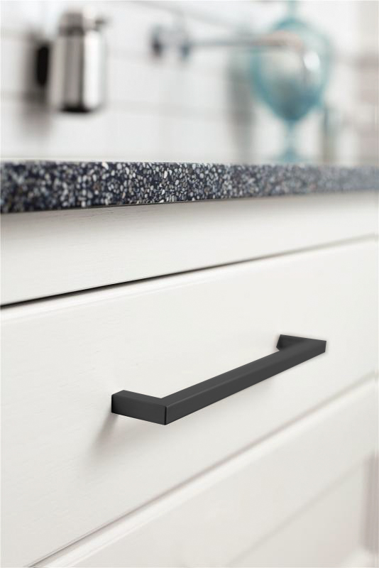 Jaladera SQUARE 10, 138 mm. de longitud, centros a 128 mm. Material Aluminio,Acabado NEGRO CEPILLADO