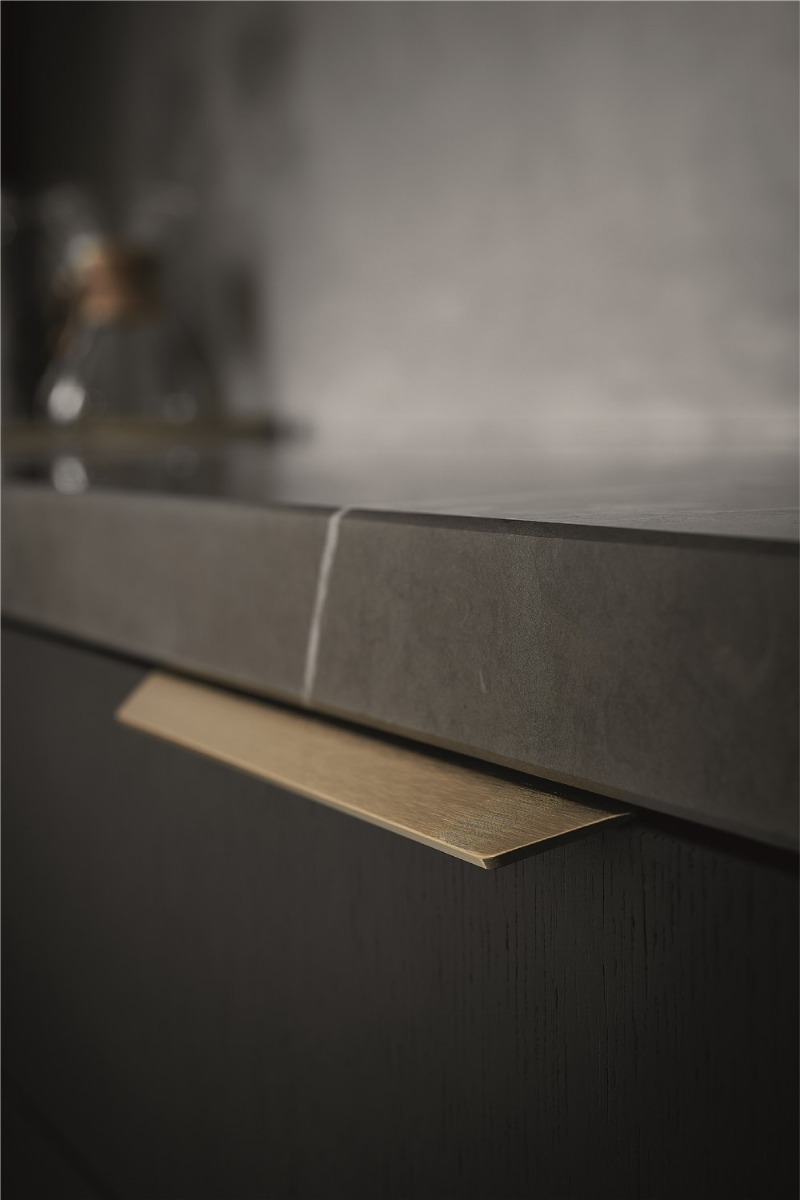 Jaladera Blaze, 200 mm. de longitud, centros a 80 mm. Material Aluminio, Acabado Latón