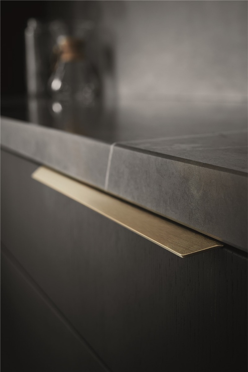 Jaladera Blaze, 350 mm. de longitud, centros a 160 mm. Material Aluminio, Acabado Latón