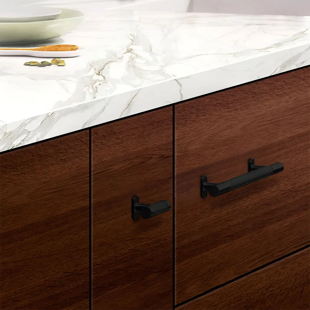 Jaladera y Pomo FLUTED