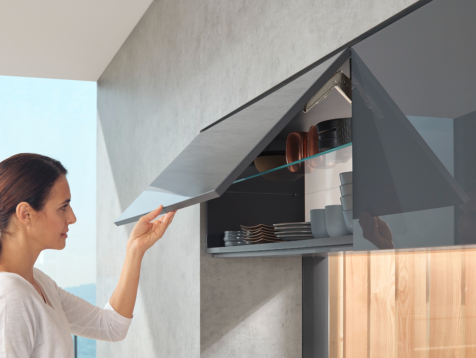 AVENTOS HK top | Sistema abatible para apertura de puerta con cierre suave