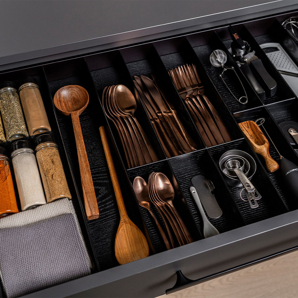 Organizador cubertero para cajones de cocina fresno negro