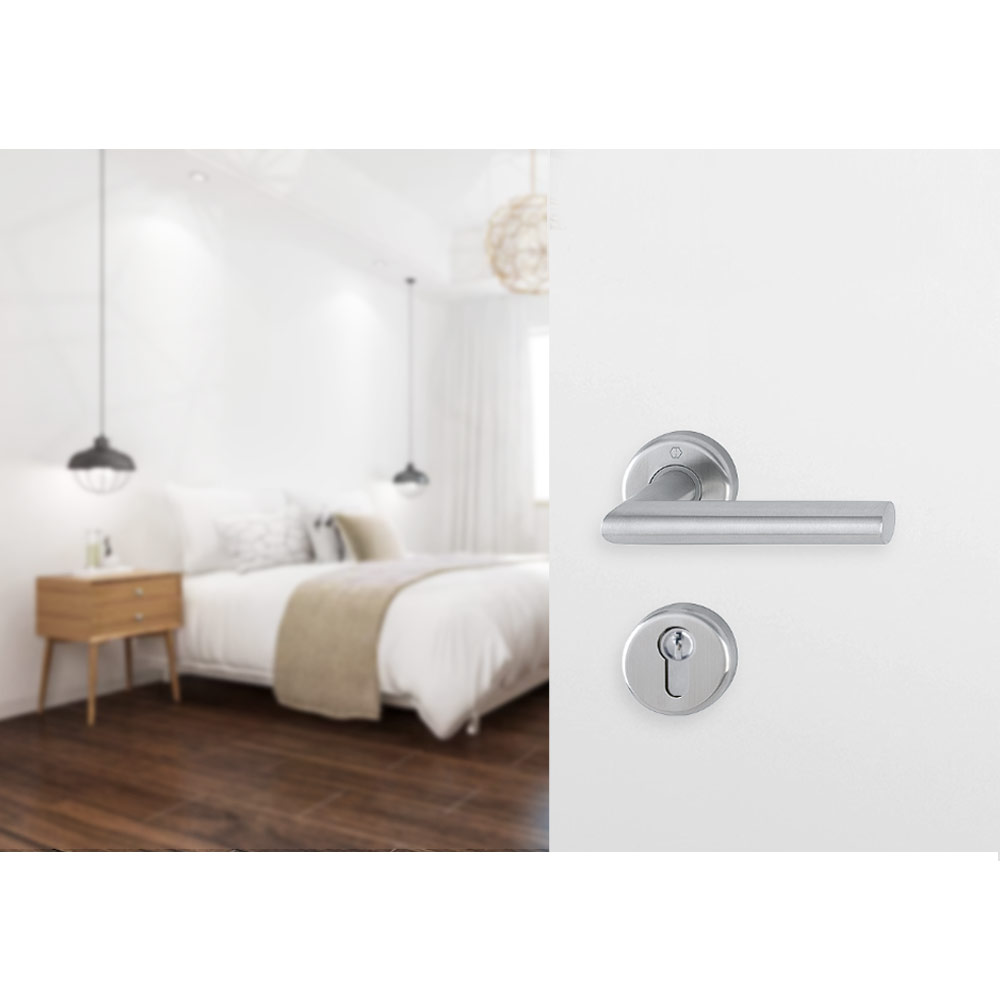 Set de manija UTRECHT y cerradura POLARIS para puerta de recámara, acabado inox mate