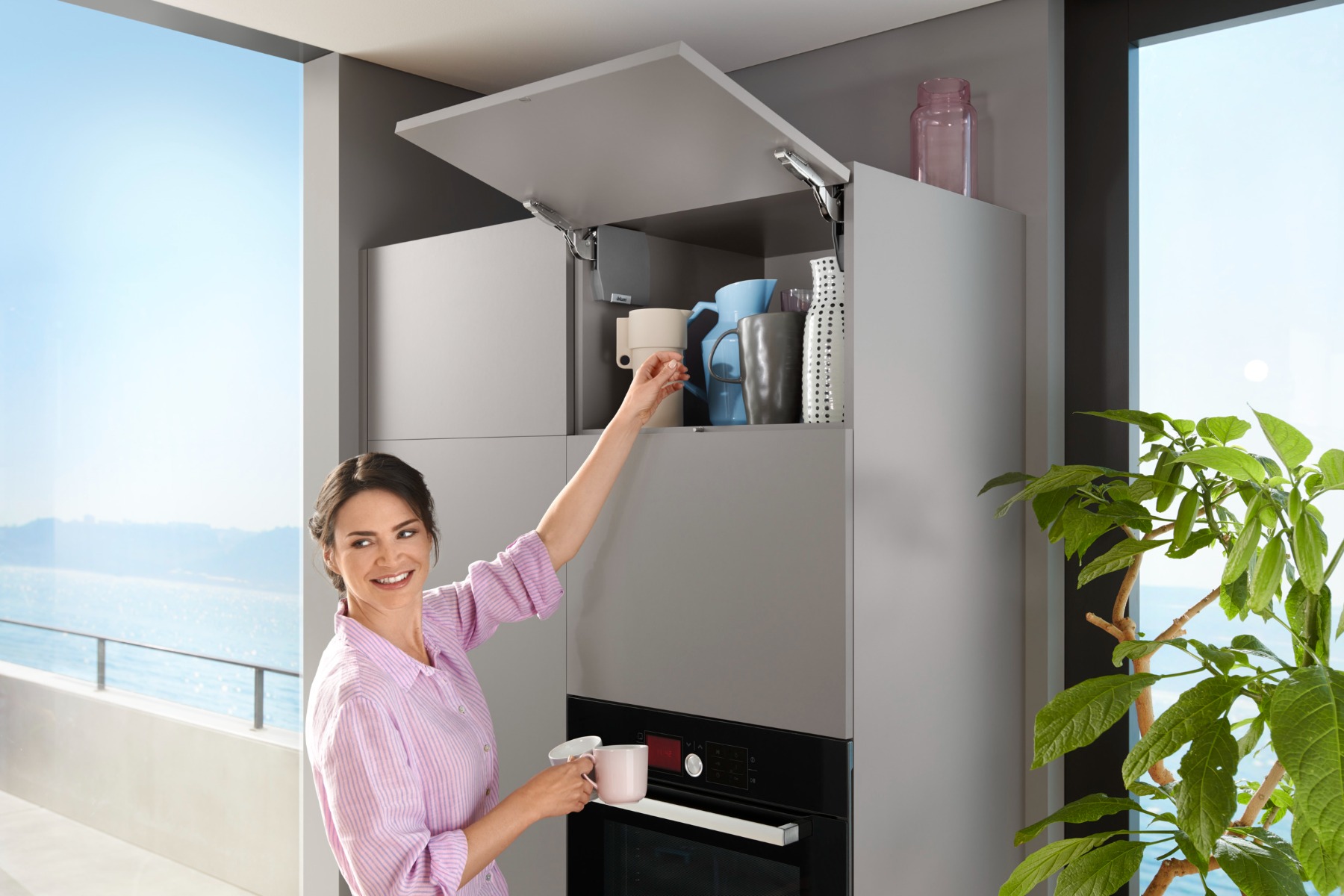 AVENTOS HK-S TIP-ON | Sistema abatible para apertura de puerta sin jaladera