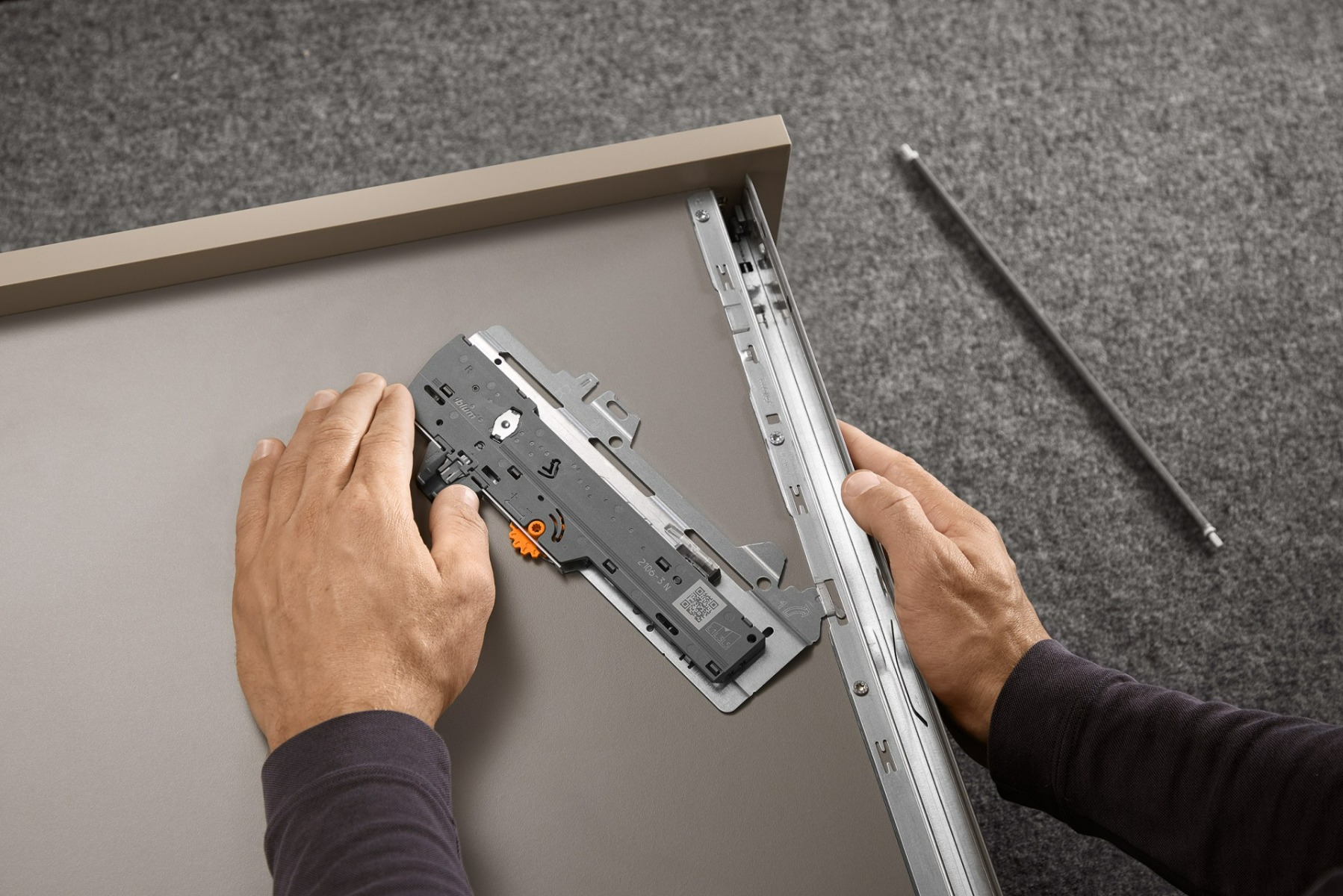 Unidad de TIP-ON BLUMOTION con SYNCROMOTION para MERIVOBOX, p/peso total del cajón entre 15-40 kg