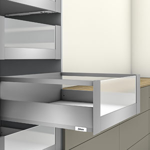 Pieza delantera con ranura para cristal MERIVOBOX, altura E, longitud 1042 mm, gris indium mate