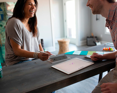 Multicontacto NOVA 2.0, 2 puertos eléctricos y 2 puertos opcionales, acabado plata