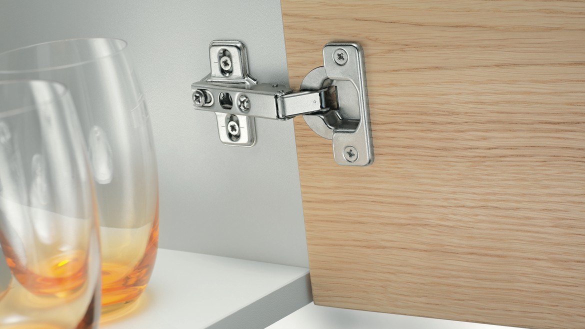 Bisagra MODUL 100 grados, cubrimiento total, con muelle, taquete Ø8mm montaje a presión