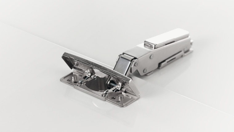 Bisagra de 95° para puerta de hasta 36 mm de grosor