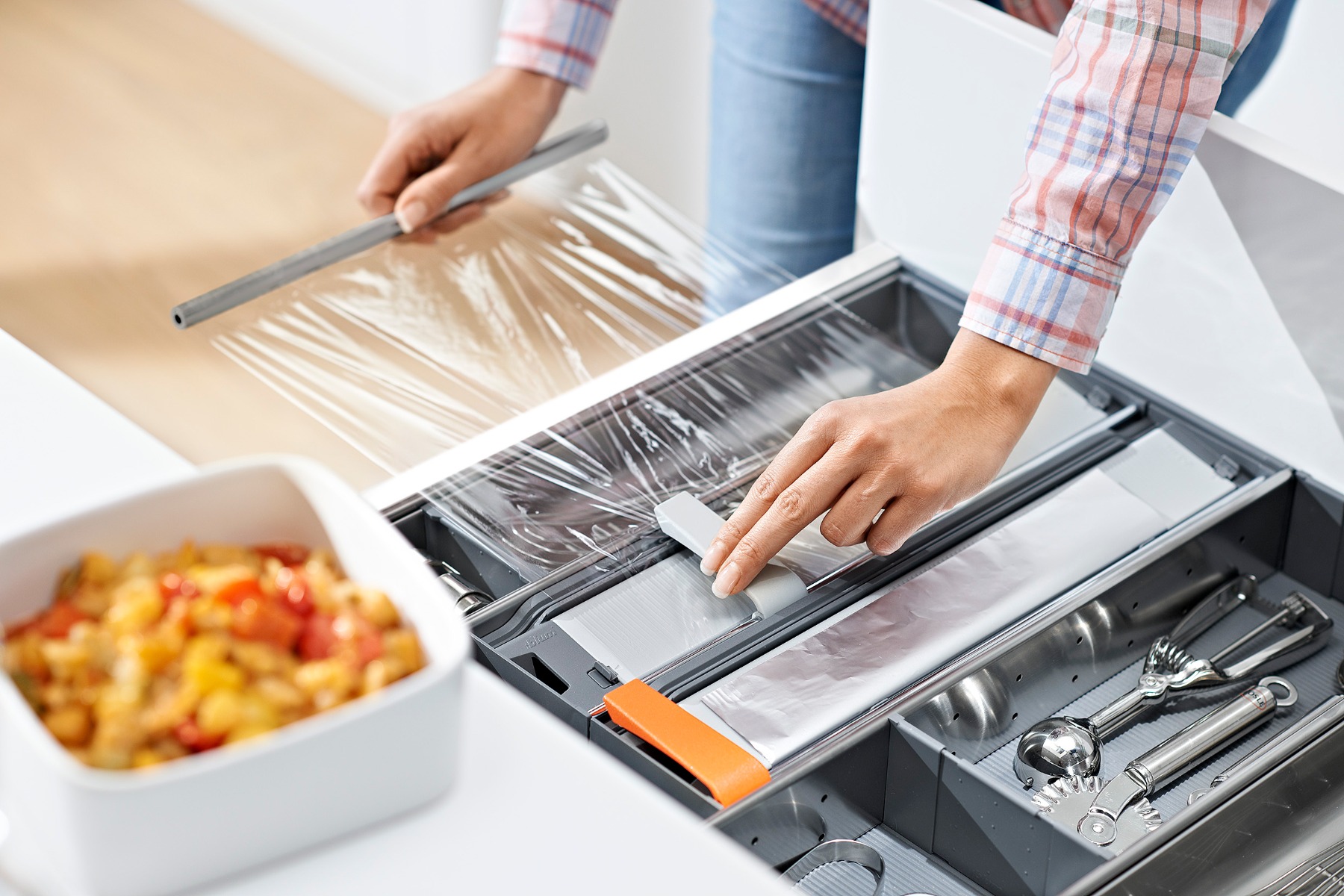 Cortador de film plástico Blum ORGA-LINE para organización de cocina