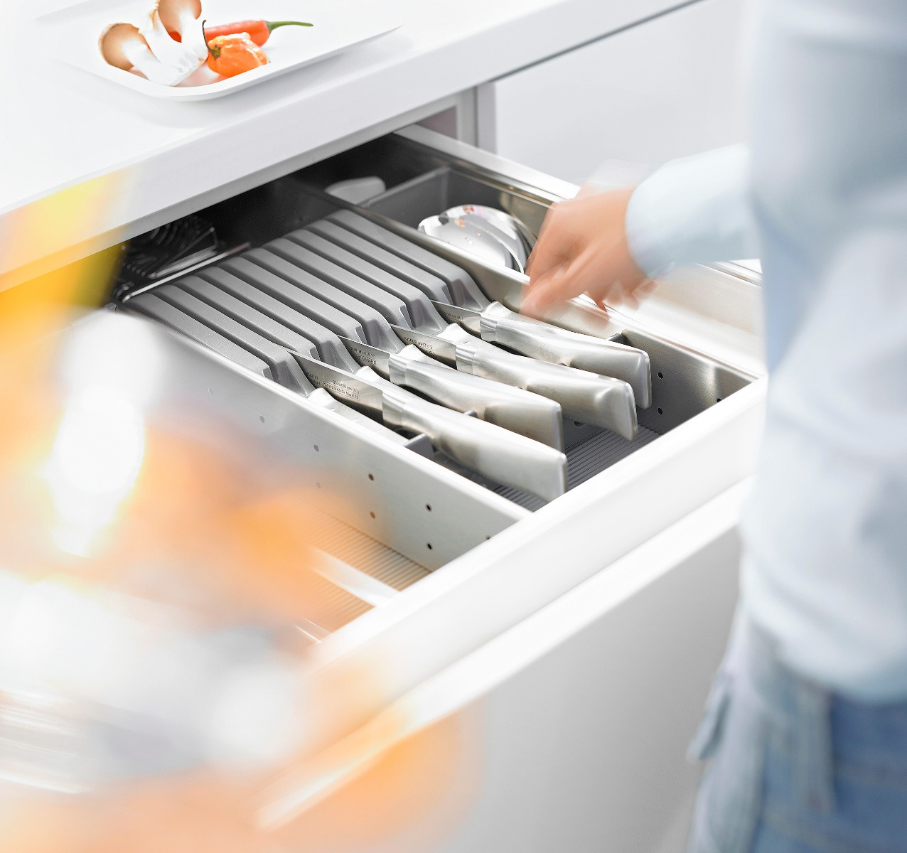 Porta cuchillos Blum ORGA-LINE para organización de cajones de cocina cuberteros