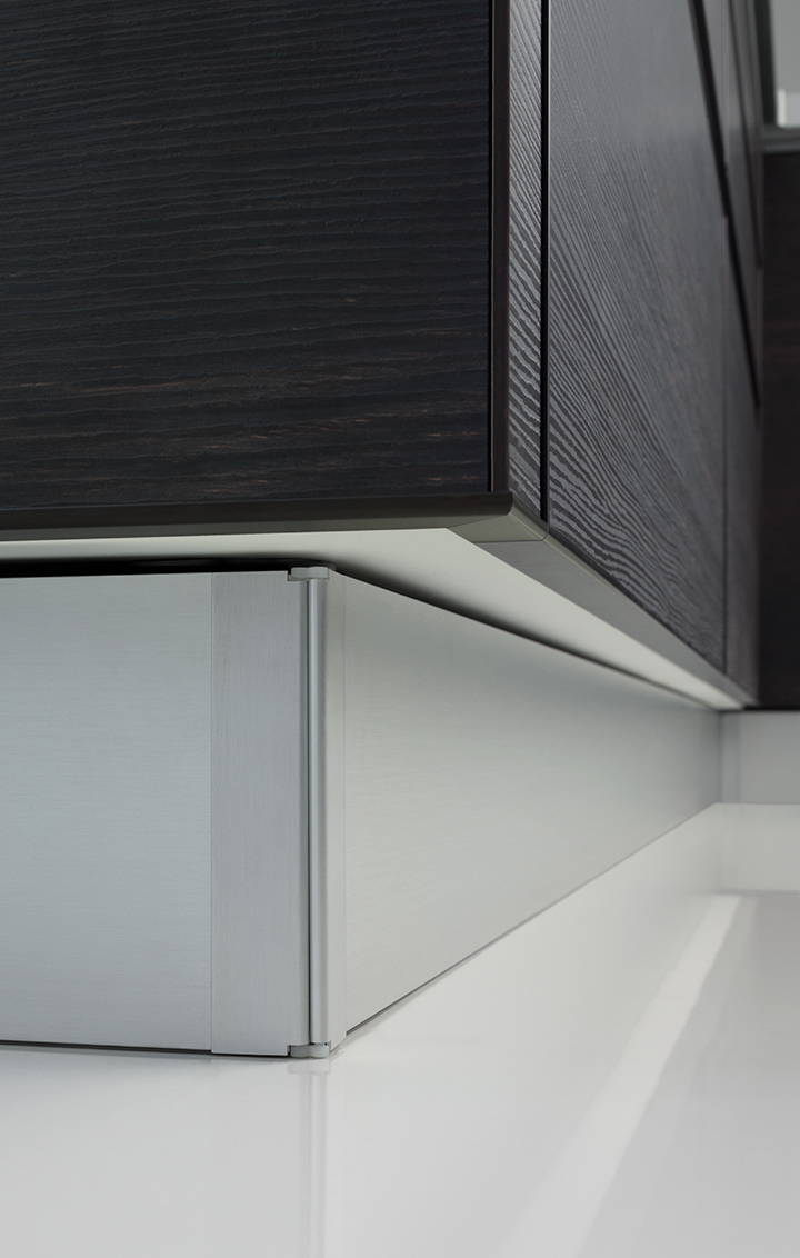 Zoclo FUTURE para gabinetes de cocina, acabado inox satinado