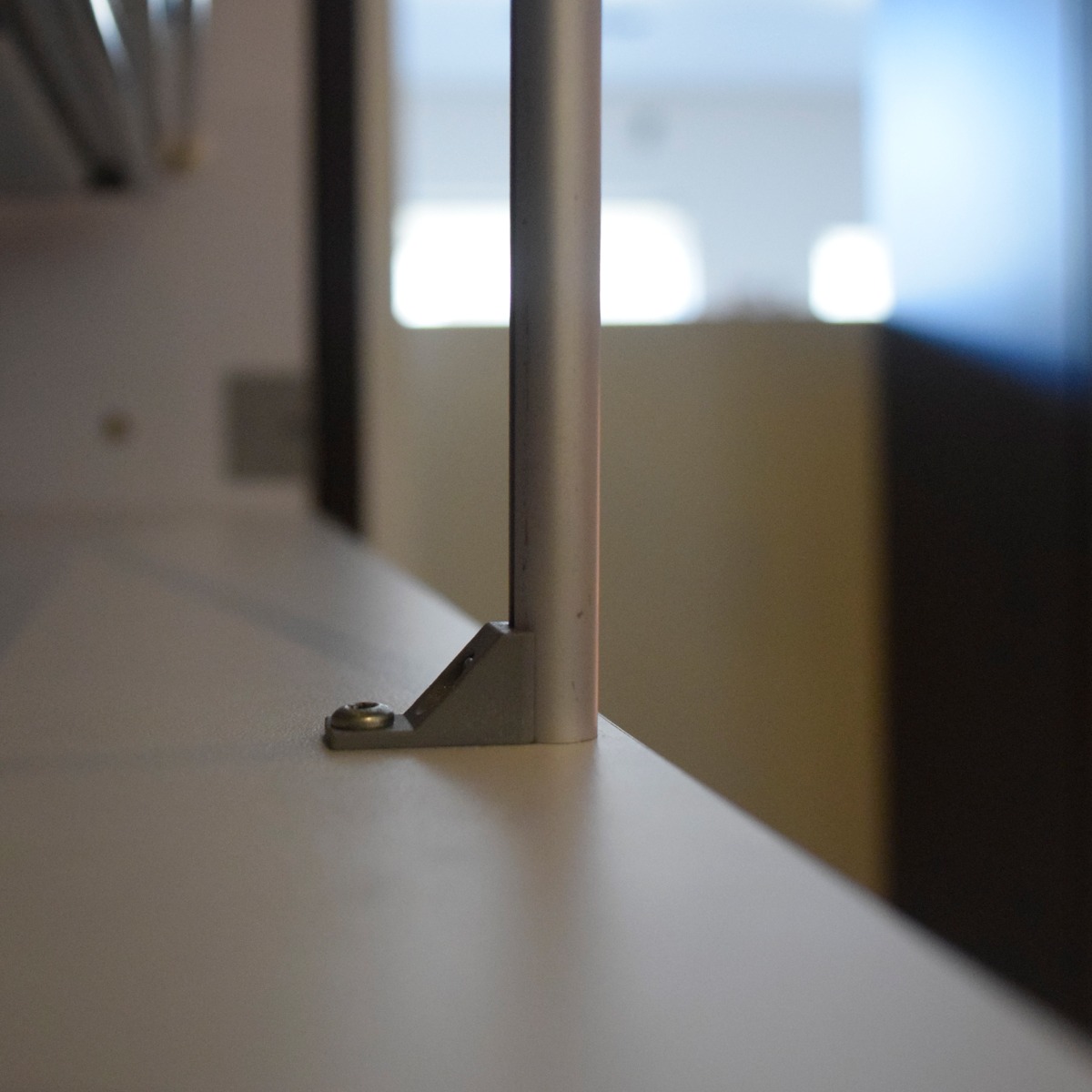 Perfil estabilizador para gabinetes y entrepaños