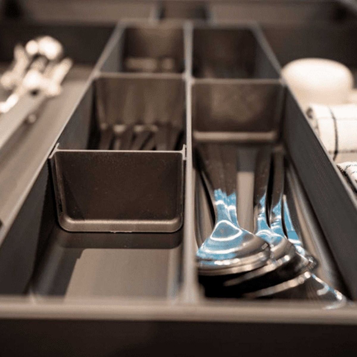 Sistema REVEAL perfil corte a medida para organización de cajones, long. 2100 mm, acabado antracita