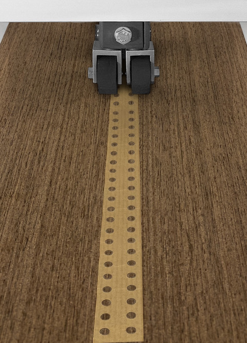 Rollo de papel engomado y  perforado de 20mm. Para unión de chapa de madera. long. 400 m