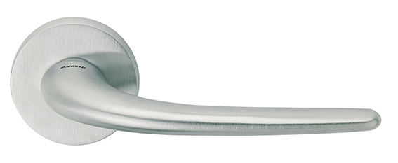 Set de manijas Mandelli, S121 con set de baño, acabado cromo satinado