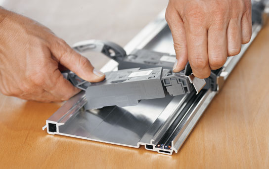 Perfil de soporte para SERVO-DRIVE, 700 mm de alto, cable de conexión de 800 mm de largo