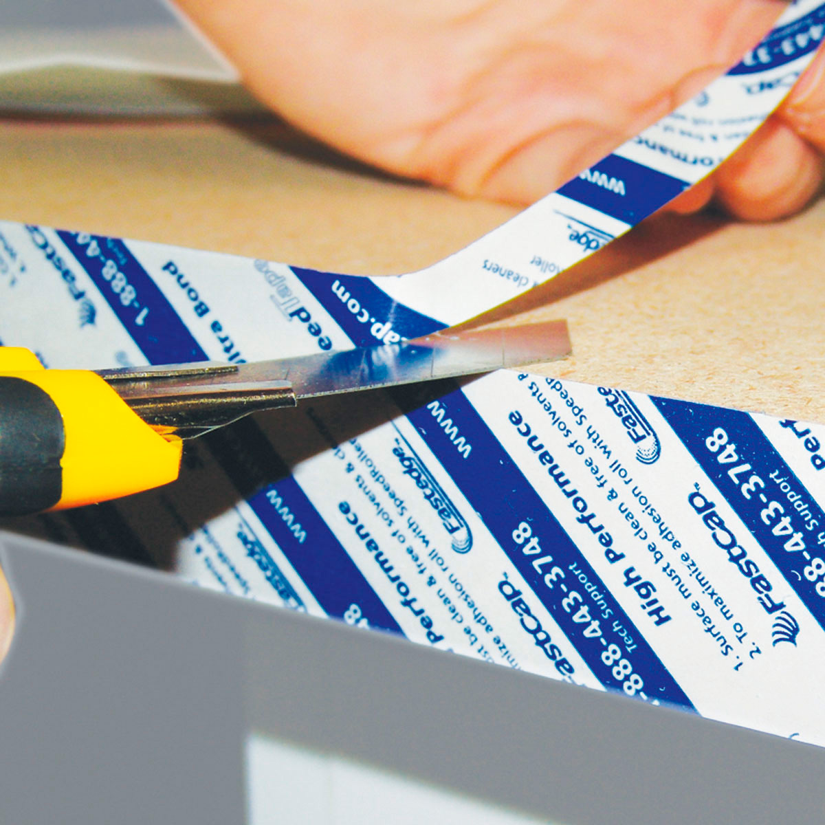 Cinta doble cara para cubrecantos de 25 mm x 16 m